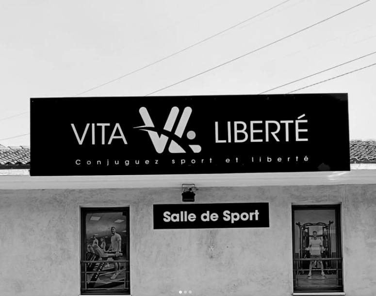 Façade du club Vita Liberté au 898 route du Beausset à Bandol